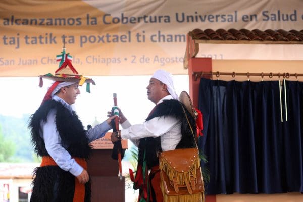 MUNICIPIO DE SAN JUAN CHAMULA, CHIAPAS., 2 DE AGOSTO DEL 2011. EL PRESIDENTE DE LOS ESTADOS UNIDOS MEXICANOS, LIC. FELIPE CALDERON HINOJOSA, DURANTE LA INAGURACION DEL HOSPITAL BASICO COMUNITARIO Y COBERTURA UNIVERSAL EN SALUD EN EL ESTADO DE CHIAPAS, QUE TUVO LUGAR EN ESTE MUNICIPIO. FOTO ALFREDO GUERRERO